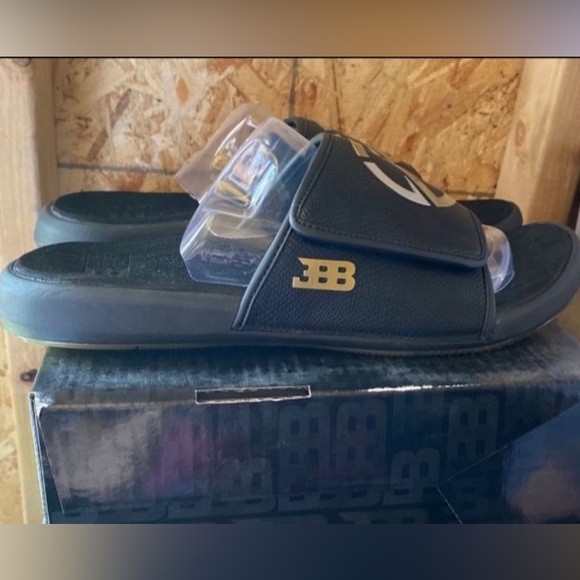 NWT. BBB Z02.slides 100% OG. - Picture 4 of 4